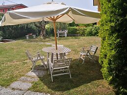Snug Holiday Home near Lazise & Lake Garda with Olive Garden