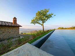 Scenic Villa in Castiglion Fiorentino With Pool