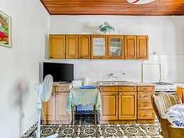 Simplistic Apartment in Šibenik near Sea Beach