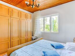 Simplistic Apartment in Šibenik near Sea Beach