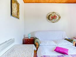 Simplistic Apartment in Šibenik near Sea Beach