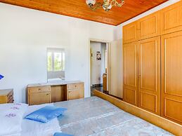 Simplistic Apartment in Šibenik near Sea Beach