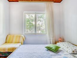 Simplistic Apartment in Šibenik near Sea Beach