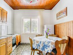 Simplistic Apartment in Šibenik near Sea Beach