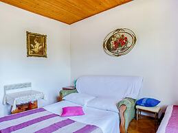 Simplistic Apartment in Šibenik near Sea Beach