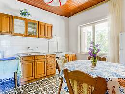 Simplistic Apartment in Šibenik near Sea Beach