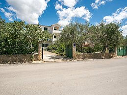 Simplistic Apartment in Šibenik near Sea Beach