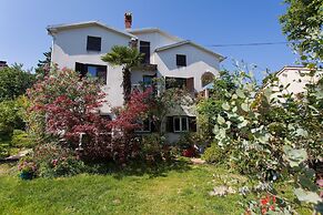 Spacious Apartment With Terrace, Near the Beach