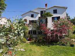 Spacious Apartment With Terrace, Near the Beach