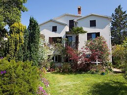 Spacious Apartment With Terrace, Near the Beach