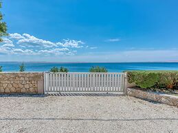 Exotic Holiday Home in Tribanj-Krušćica near Sea