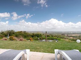 Oceanview Cliff Retreat