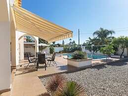 Detached Villa With a Large Private Swimming Pool