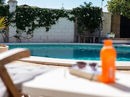 Detached Villa With a Large Private Swimming Pool