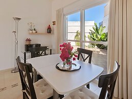 Detached Villa With a Large Private Swimming Pool