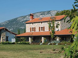 Picturesque Mansion in Kozljak