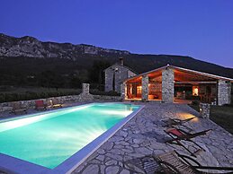 Picturesque Mansion in Kozljak