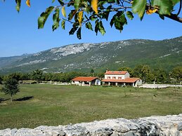 Picturesque Mansion in Kozljak