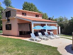 Tranquil Holiday Home in Pula With Swimming Pool