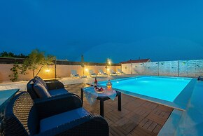 Holiday Home in Lisicic With Pool