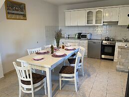 Beautiful Holiday Home in Lisicic