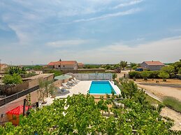 Beautiful Holiday Home in Lisicic