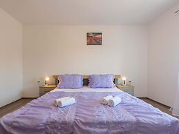 Beautiful Holiday Home in Lisicic