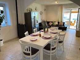 Beautiful Holiday Home in Lisicic