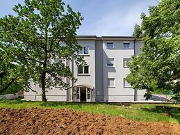 Modern Apartment in Viskovo With Balcony