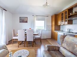 Modern Apartment in Viskovo With Balcony