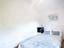 Modern Apartment in Viskovo With Balcony