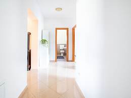 Modern Apartment in Viskovo With Balcony