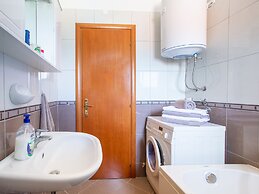 Modern Apartment in Viskovo With Balcony