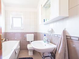 Modern Apartment in Viskovo With Balcony