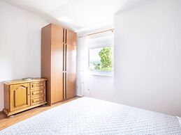 Modern Apartment in Viskovo With Balcony