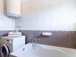 Modern Apartment in Viskovo With Balcony