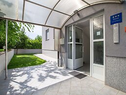 Modern Apartment in Viskovo With Balcony