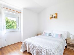 Modern Apartment in Viskovo With Balcony