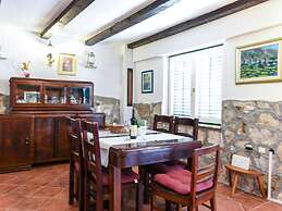 Lavish Holiday Home in Podstrana With Garden