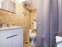 Lavish Holiday Home in Podstrana With Garden