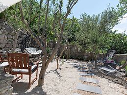 Lavish Holiday Home in Podstrana With Garden