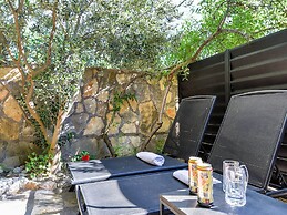 Lavish Holiday Home in Podstrana With Garden