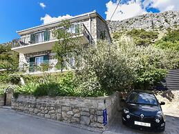 Lavish Holiday Home in Podstrana With Garden