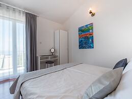 Lavish Holiday Home in Podstrana With Garden