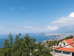 Lavish Holiday Home in Podstrana With Garden