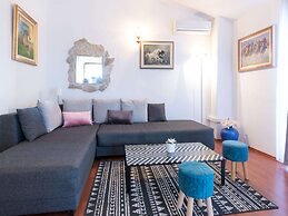 Lavish Holiday Home in Podstrana With Garden