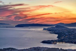 Lavish Holiday Home in Podstrana With Garden