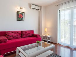 Lavish Holiday Home in Podstrana With Garden