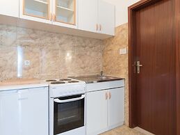 Lavish Holiday Home in Podstrana With Garden