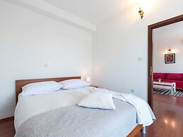 Lavish Holiday Home in Podstrana With Garden